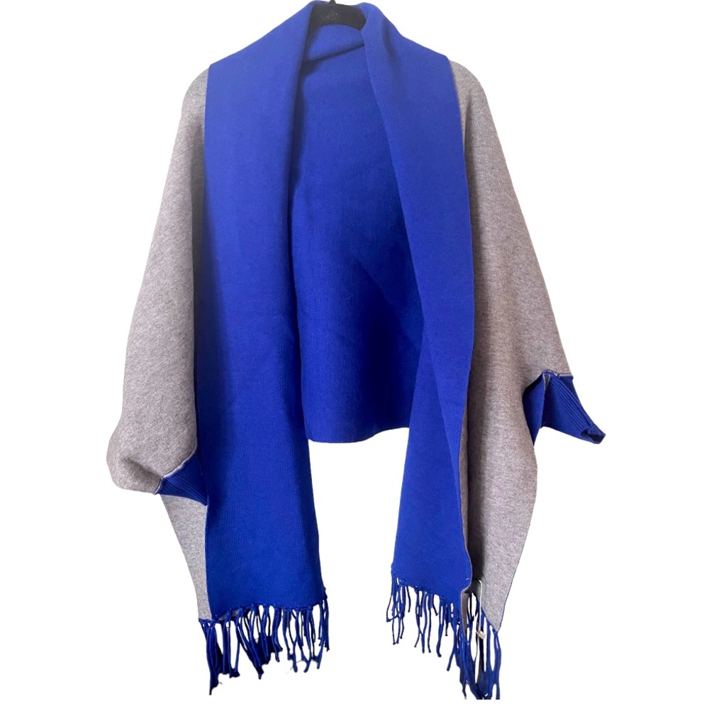 NWT Aprilio‎ Reversible Blue Grey Short Sleeve Fringed Wrap Sweater Poncho